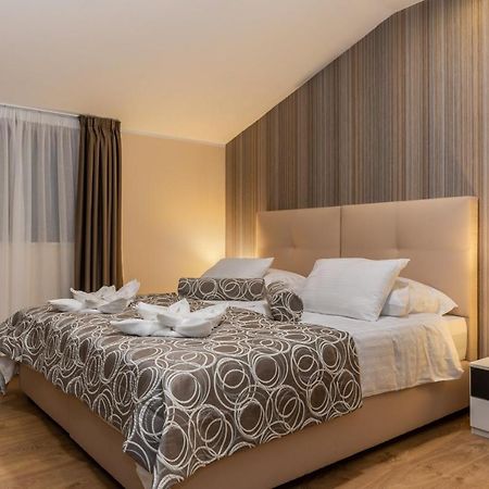 Hotel Tomazici Santalezi Zewnętrze zdjęcie