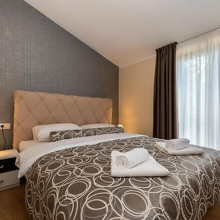 Hotel Tomazici Santalezi Zewnętrze zdjęcie