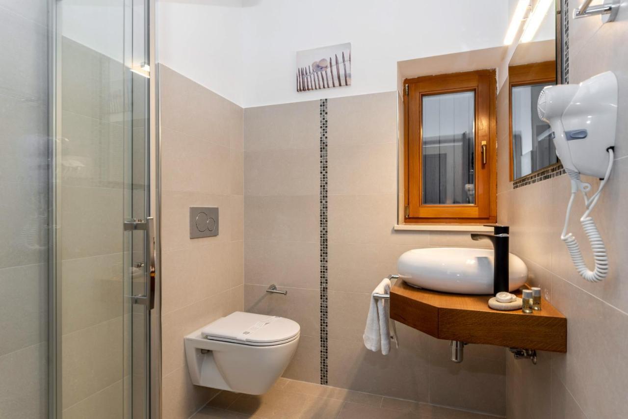 Hotel Tomazici Santalezi Zewnętrze zdjęcie