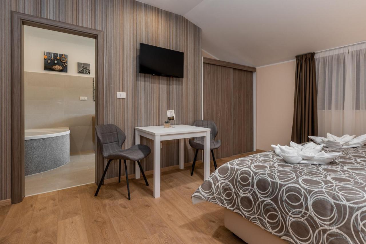 Hotel Tomazici Santalezi Zewnętrze zdjęcie