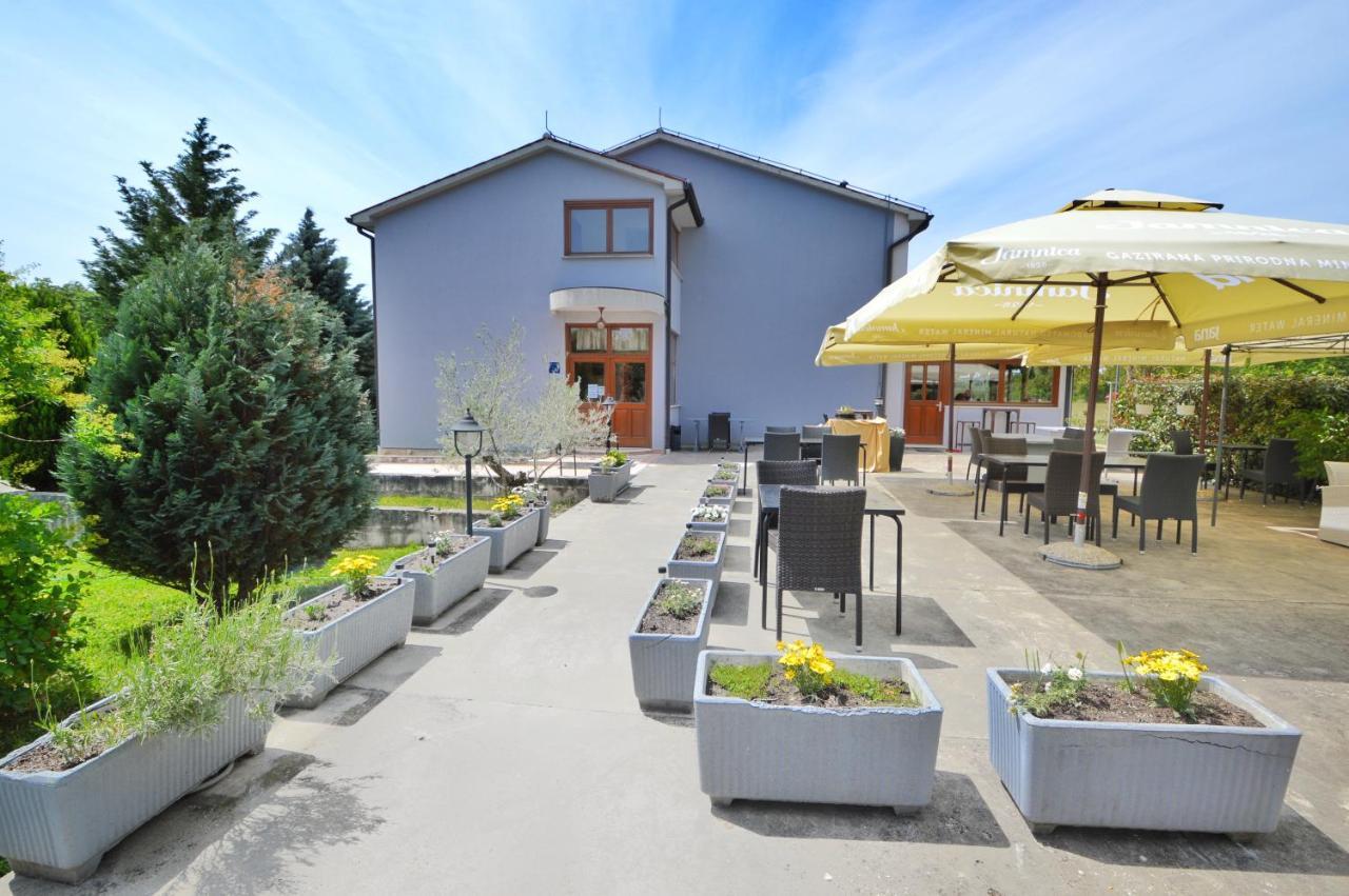 Hotel Tomazici Santalezi Zewnętrze zdjęcie